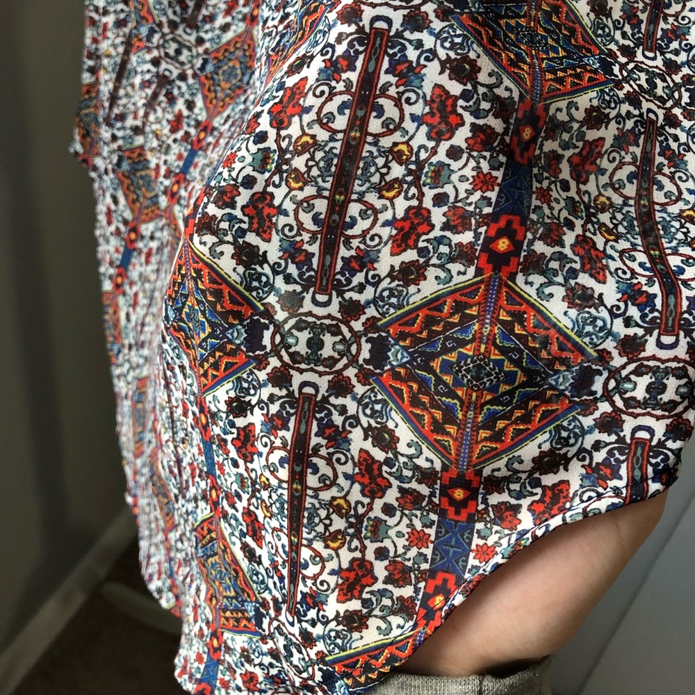 Patterned blouse! - Picture 3 of 3